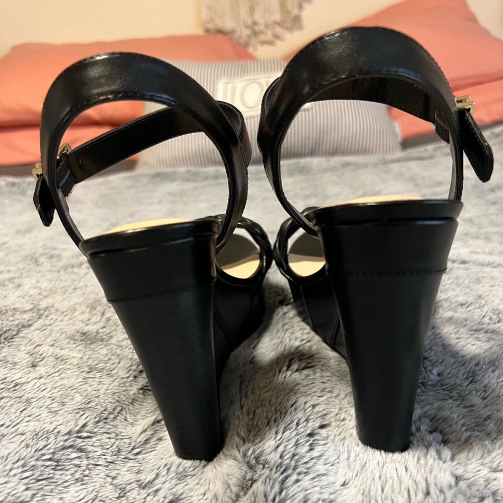 NWOT-Guess Wedges - Picture 9 of 14